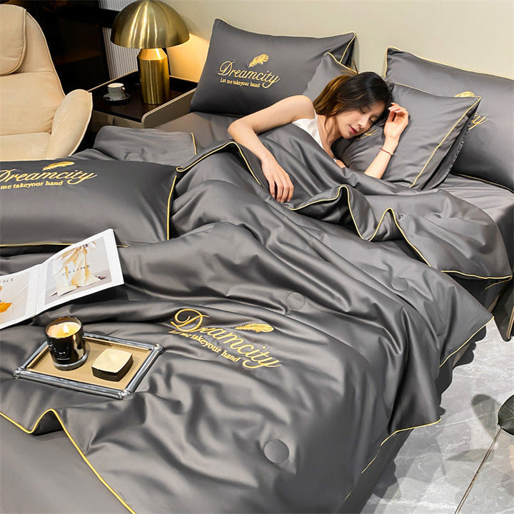 Smooth summer duvet with a cooling silk feel