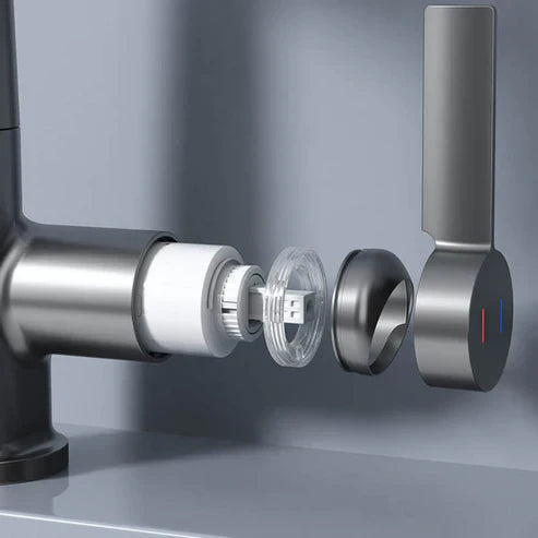 Flexible kitchen faucet with display – 360° rotatable &amp; 5 spray patterns
