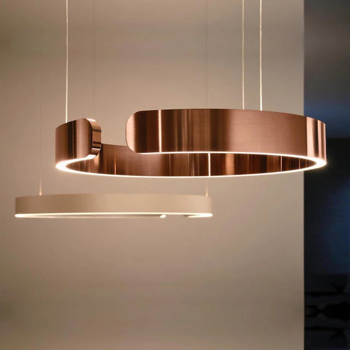 Moderne LED Pendelleuchte in Ringform mit Deckenmontage