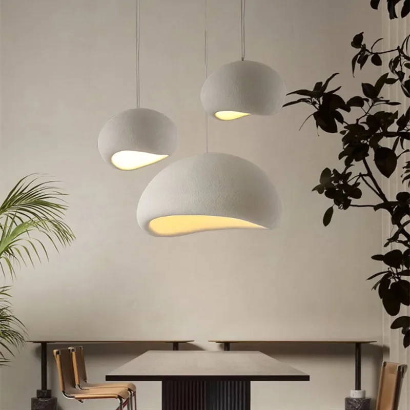 Minimalist pendant light for a tranquil living atmosphere