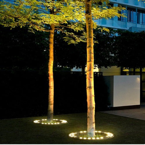 Elegante warmweiße LED-Gartenstrahler zur Beleuchtung von Bäumen und Landschaften
