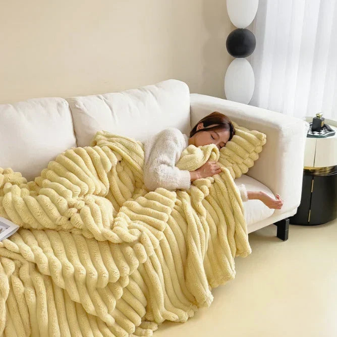 Kuscheldecke kompakt zusammengelegt für unterwegs