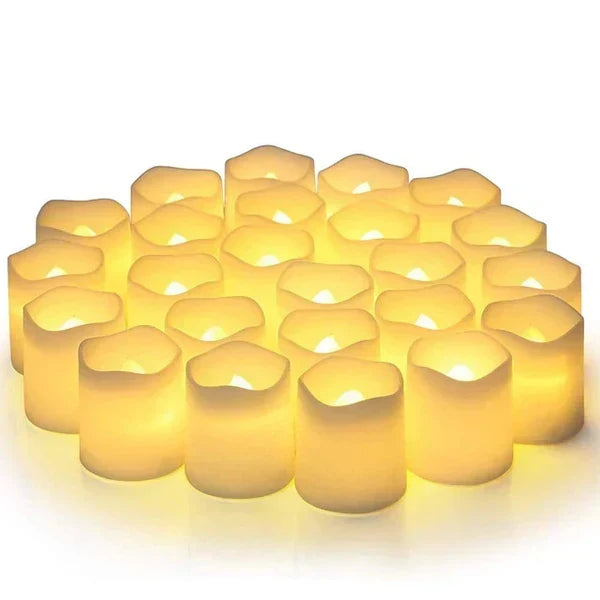 LED-Kerzen im 24er-Pack auf einem dekorierten Tisch