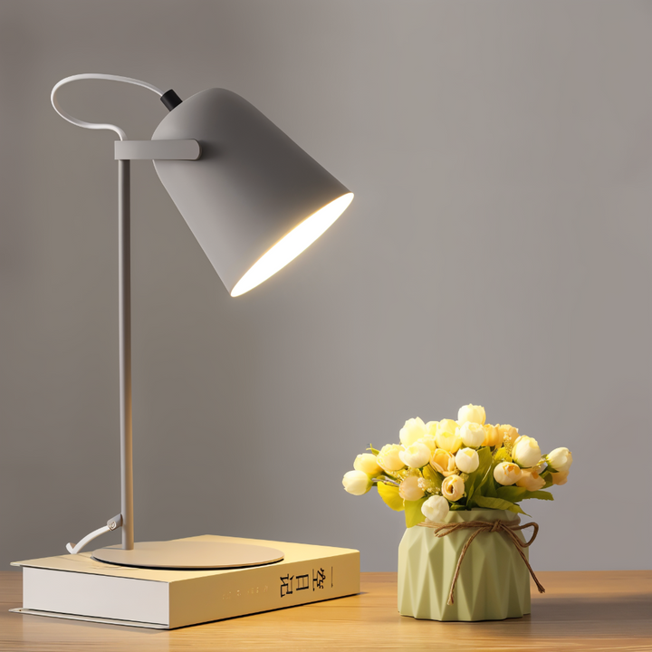 Drehbare LED Tischlampe im modernen Design