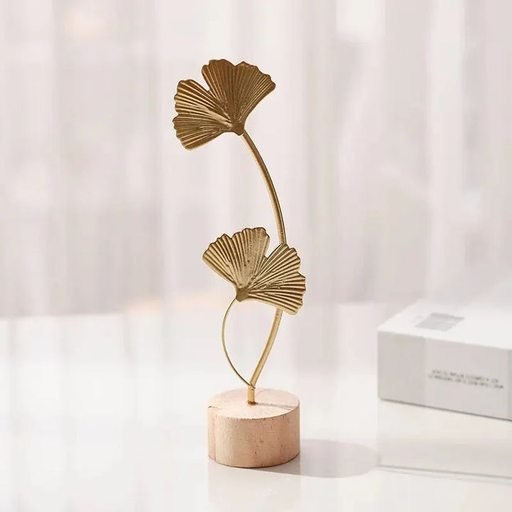 Ginkgo-Dekofigur in Gold für moderne Wohnräume