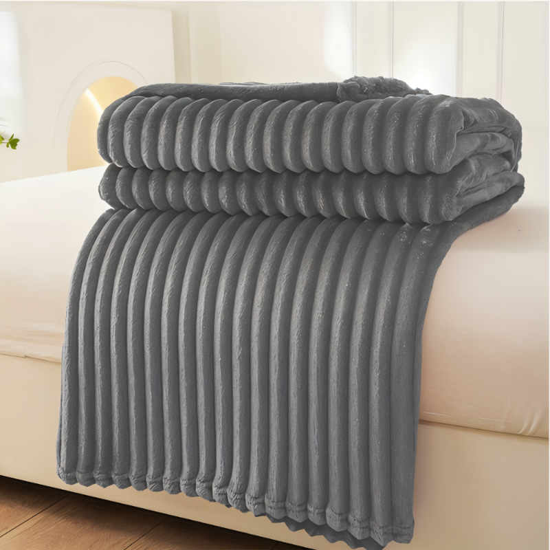 Gestreifte Fleecedecke – Dickes Plaid mit Rippstruktur für alle Jahreszeiten