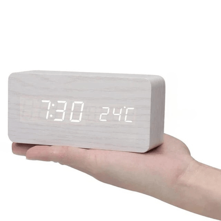 Digitaler LED Wecker Mit Holzoptik Und 3 Alarmen
