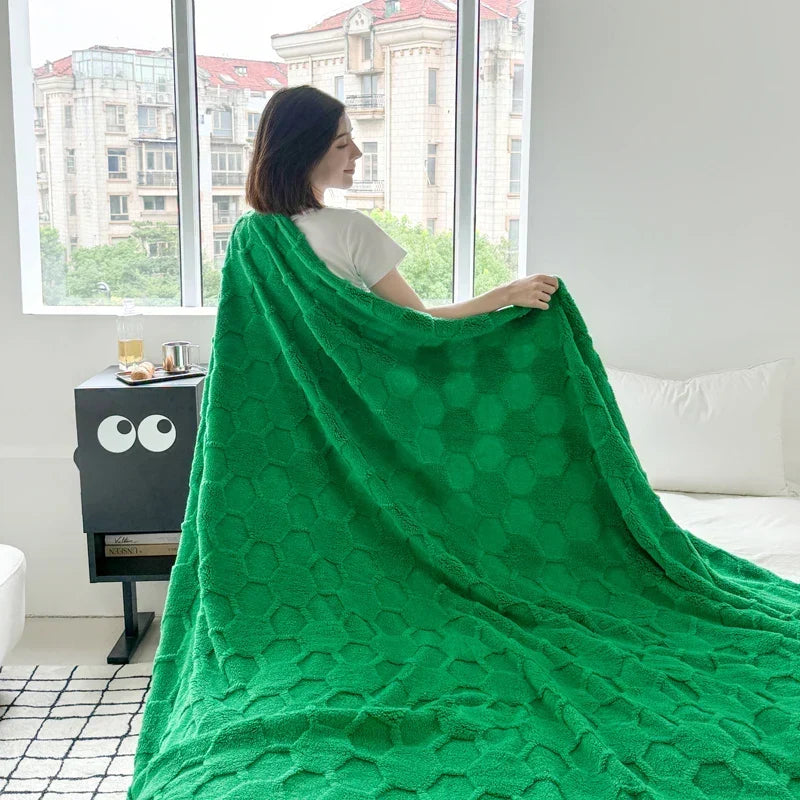 Weiche Samt-Jacquard-Decke mit Football-Muster für gemütliche Abende