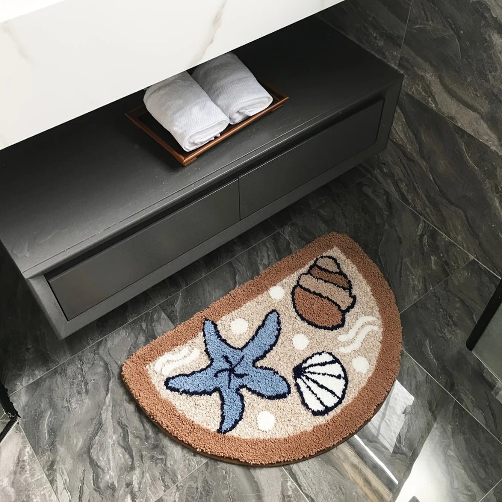 Halbrunde Form der Badematte im Badezimmer