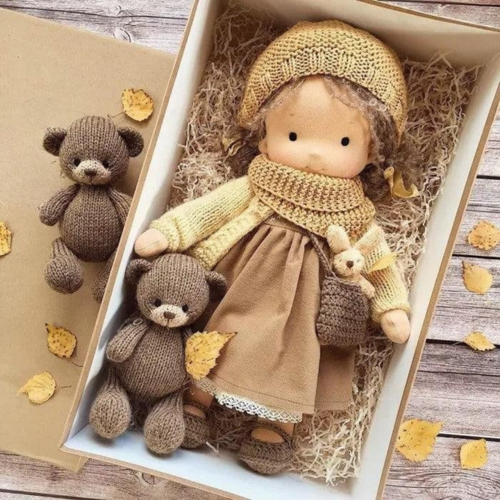 Handgefertigte Waldorf Stoffpuppe aus weichem Plüsch