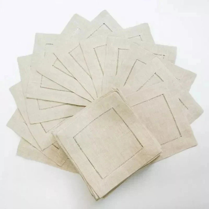 Weiße Stoffserviette aus Baumwolle in quadratischer Form