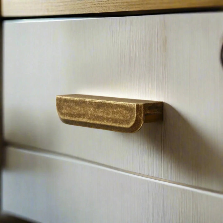 Möbelknopf aus Zinklegierung im antiken Bronzeton