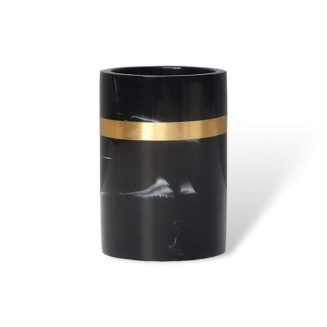 Badezimmer Set mit eleganter Kombination aus Schwarz, Marmoroptik und Gold