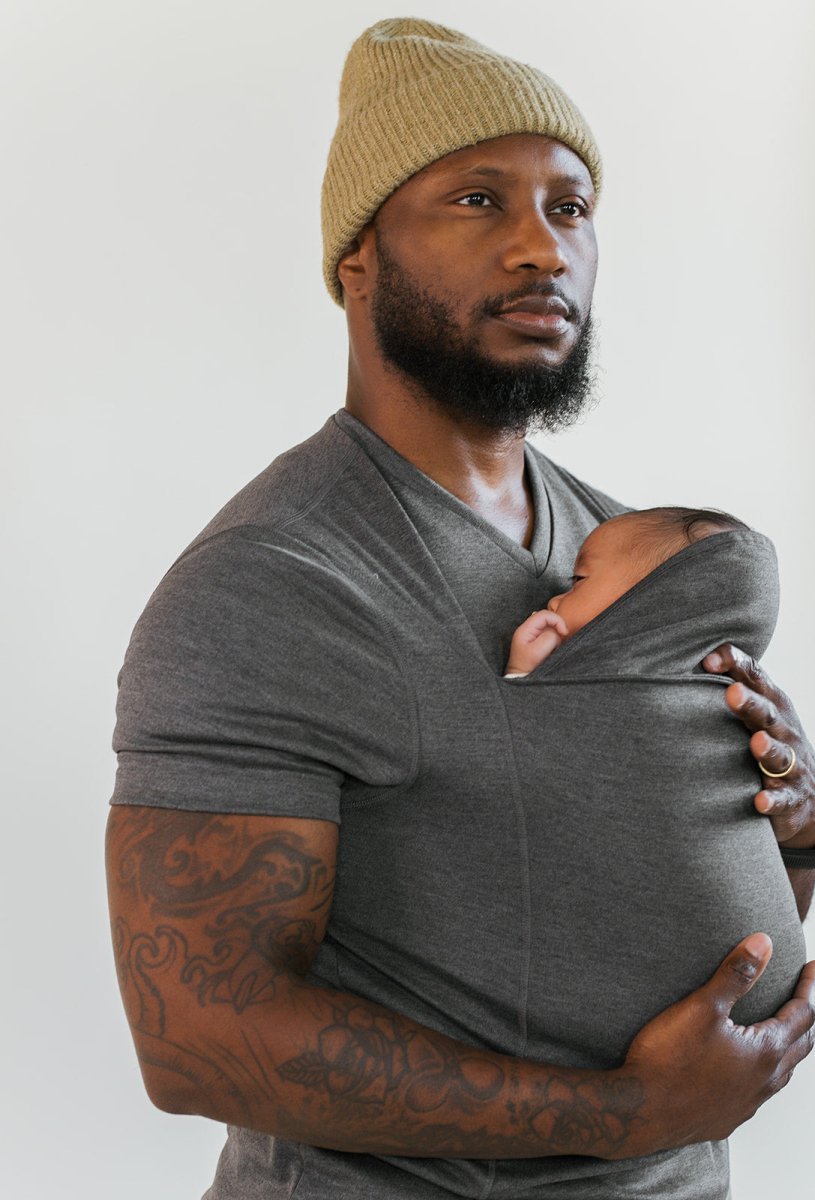 Ergonomic babywearing T-shirt with adjustable fit