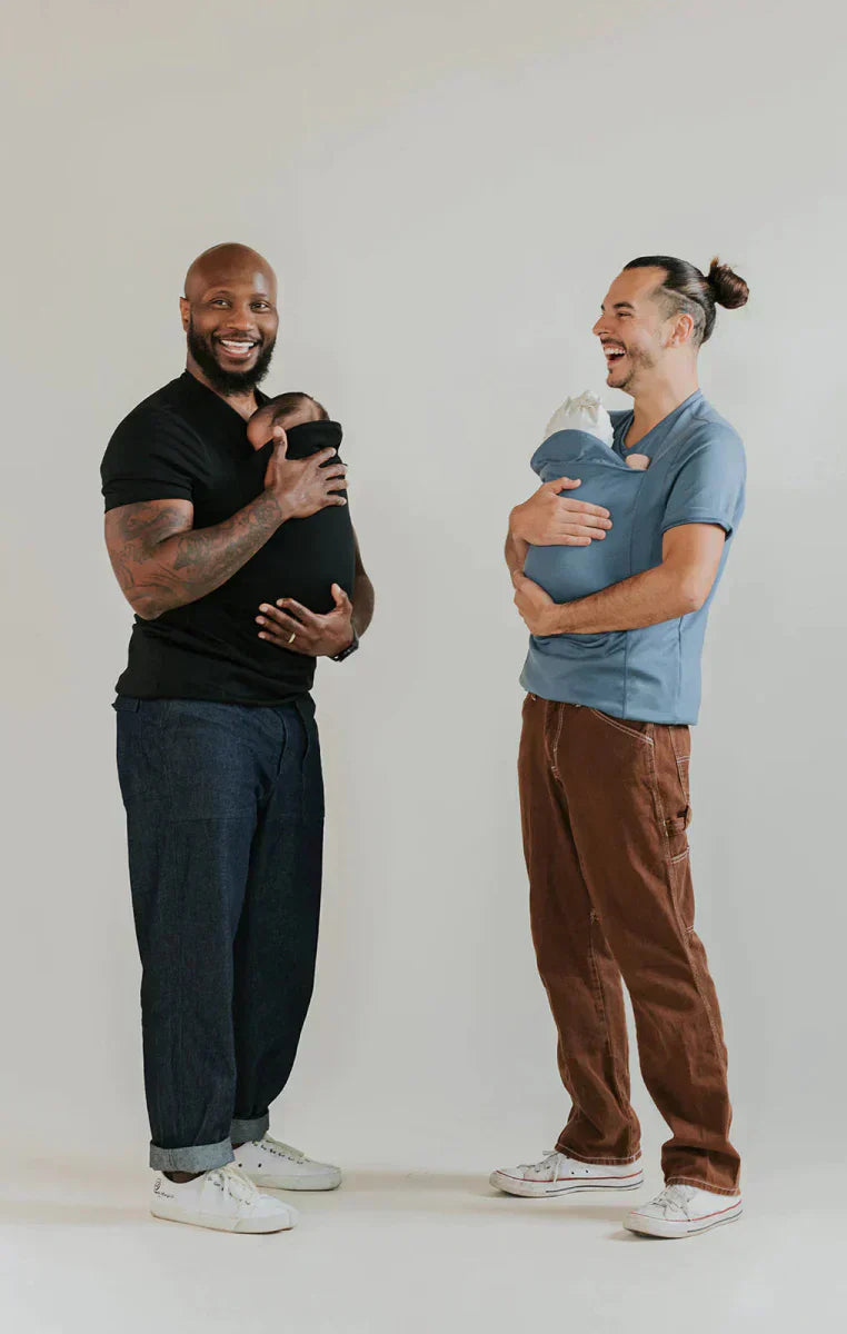 Ergonomic babywearing T-shirt with adjustable fit