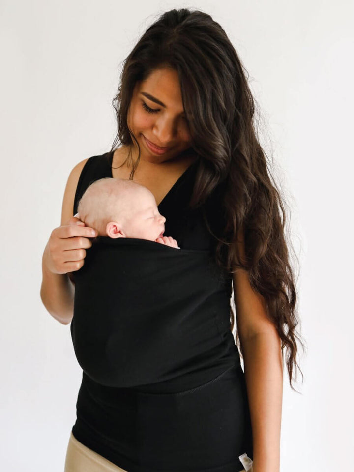 Ergonomic babywearing T-shirt with adjustable fit