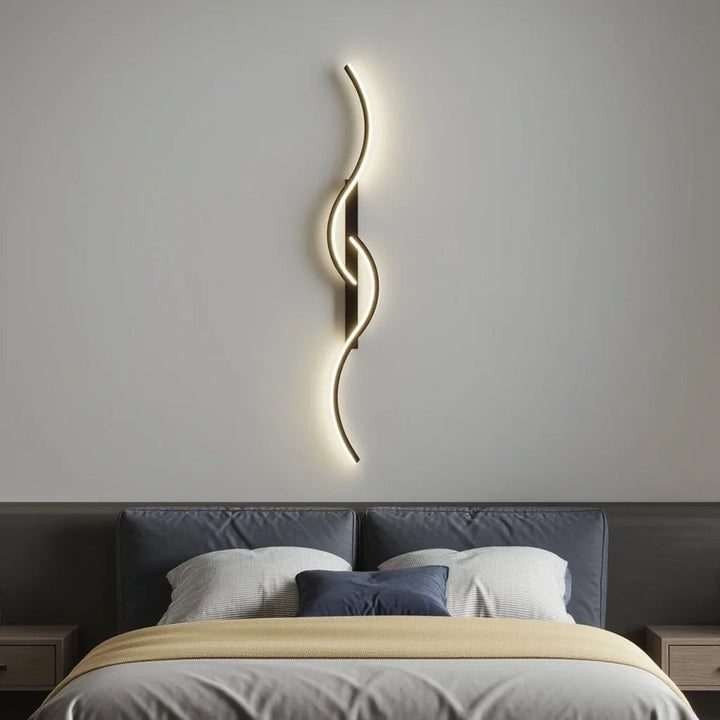 Modern wave LED wall light – dimmable &amp; stylish in gold/black